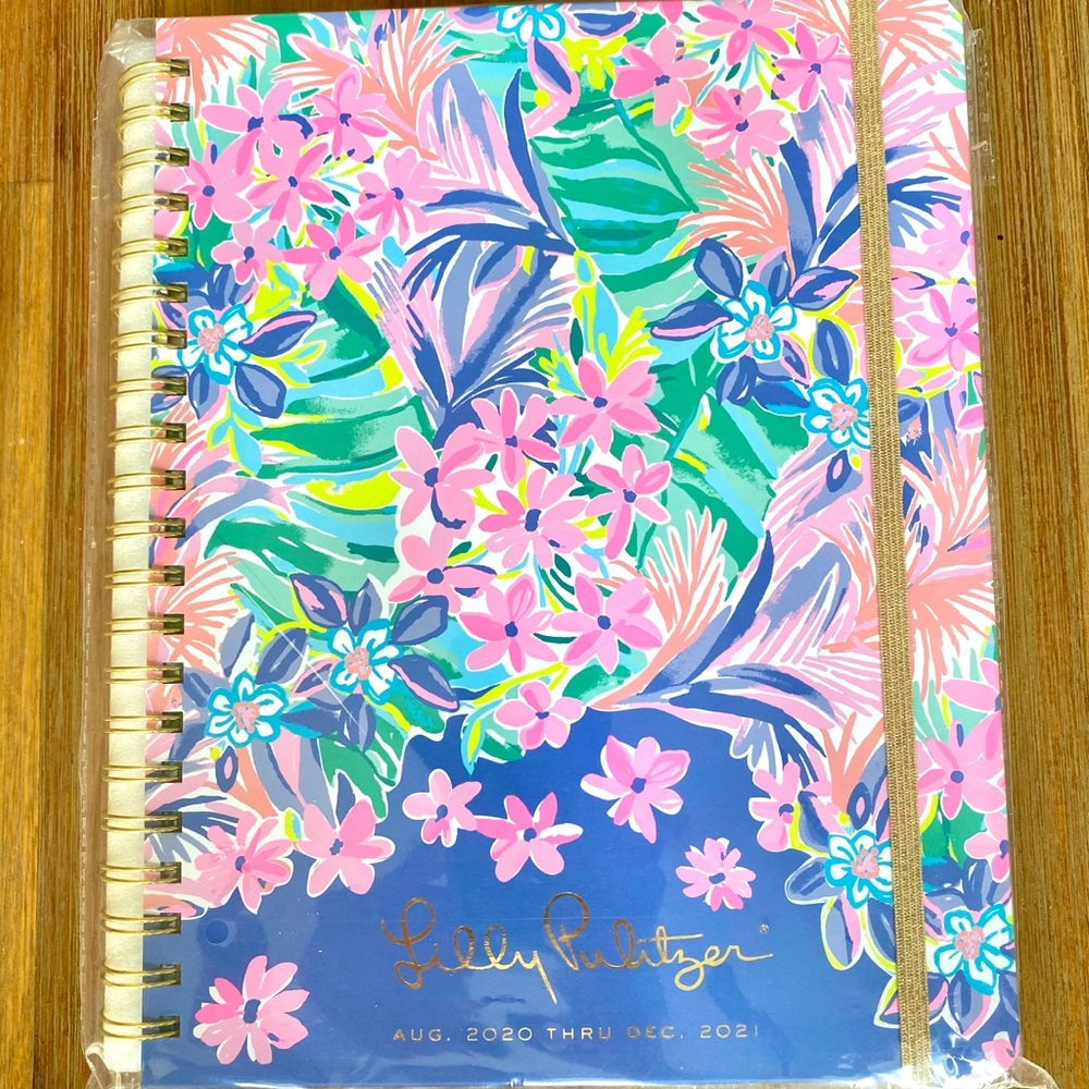 NEW Lilly Pulitzer 2021 17 month Planner 9x11 Collectible